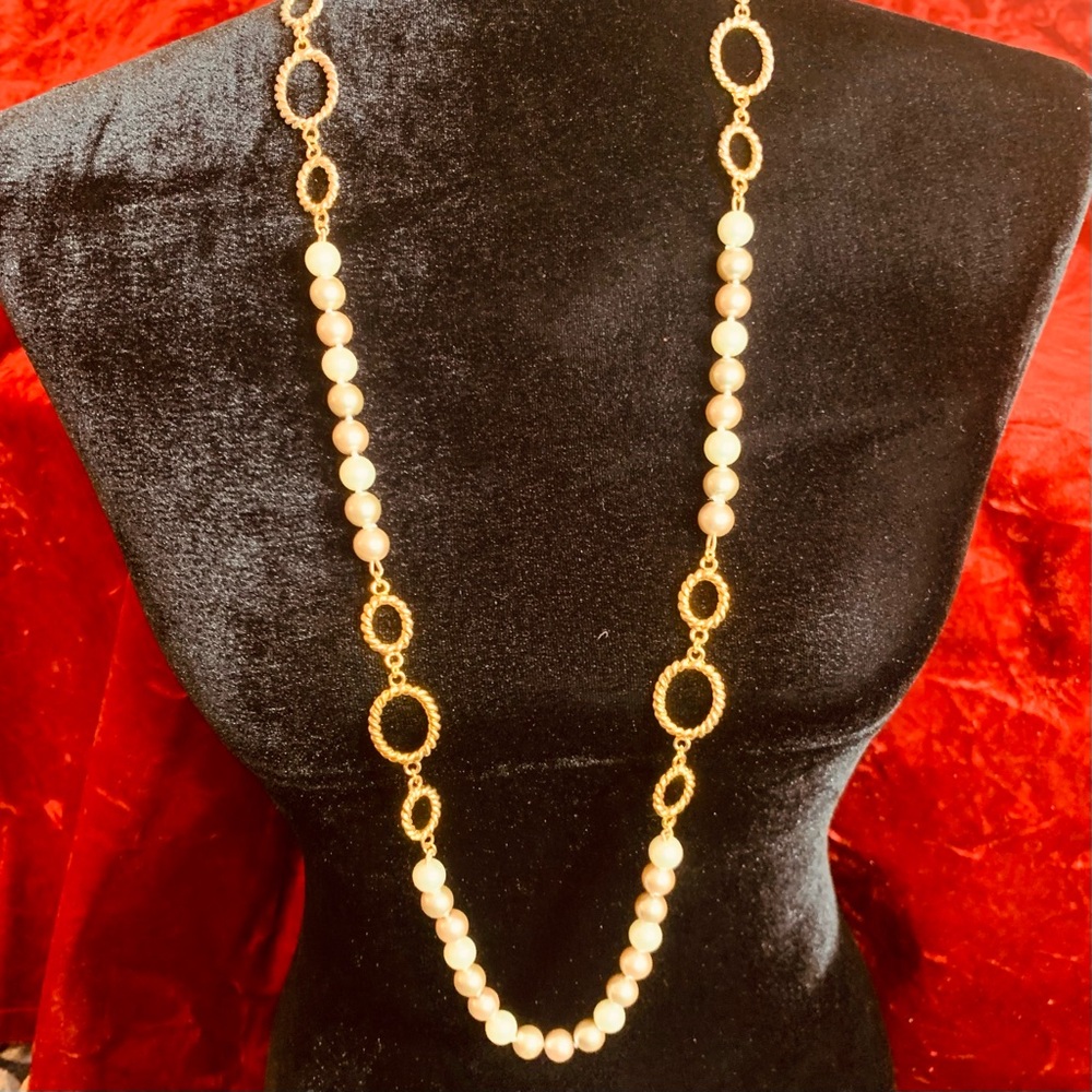 Elegant Gold and Cream Necklace